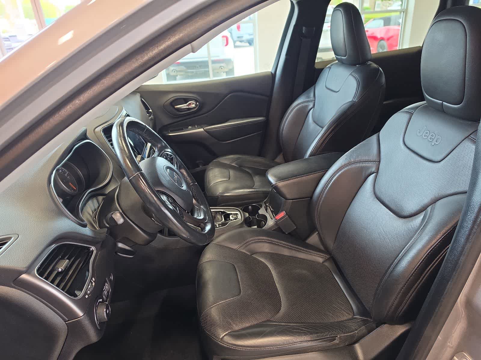 Used 2020 Jeep Cherokee Limited AWD/4WD image 14
