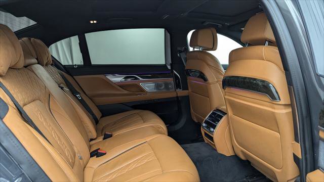 Used 2021 BMW 740i xDrive w/ Autobahn Package image 18