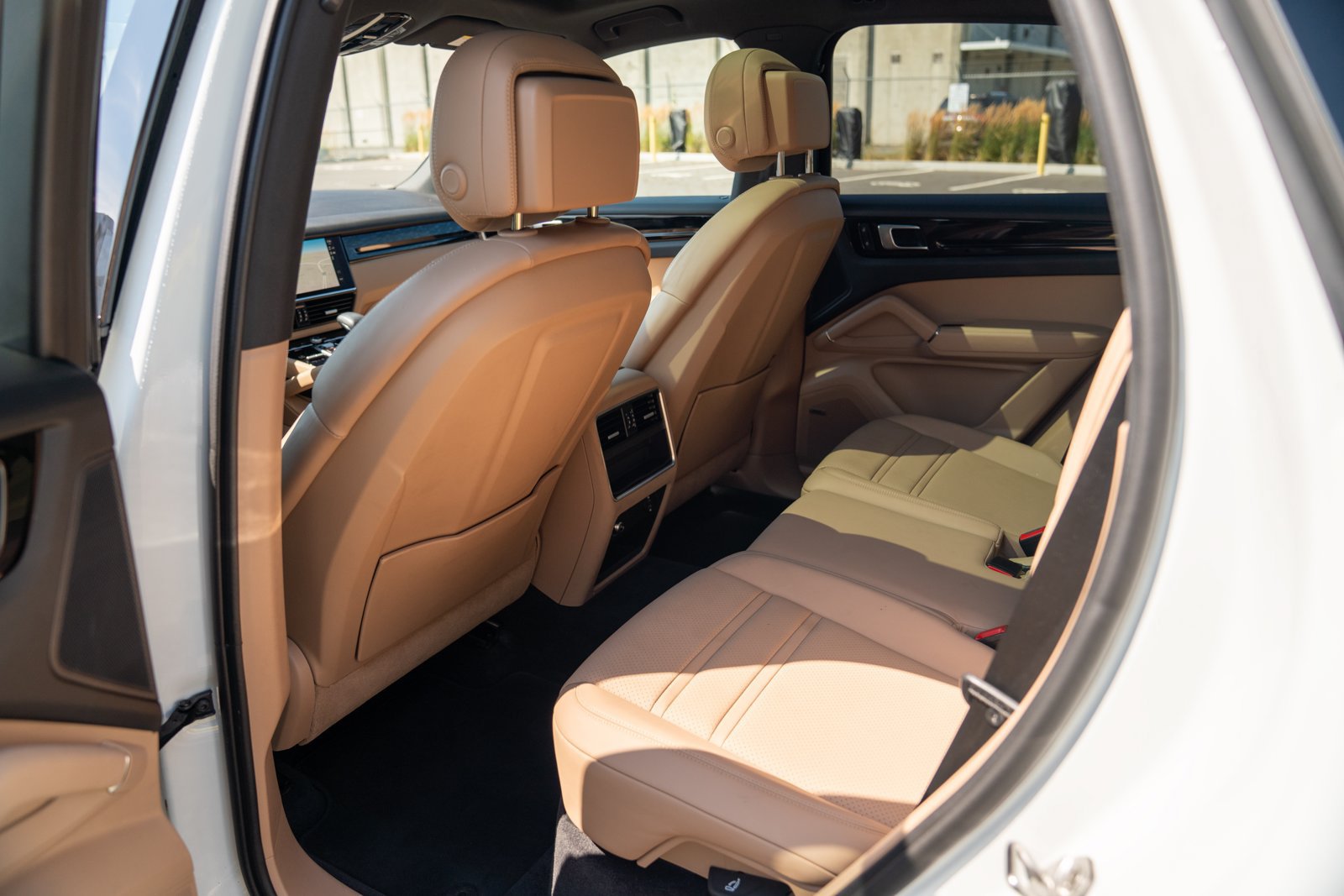 Certified 2022 Porsche Cayenne AWD/4WD image 22
