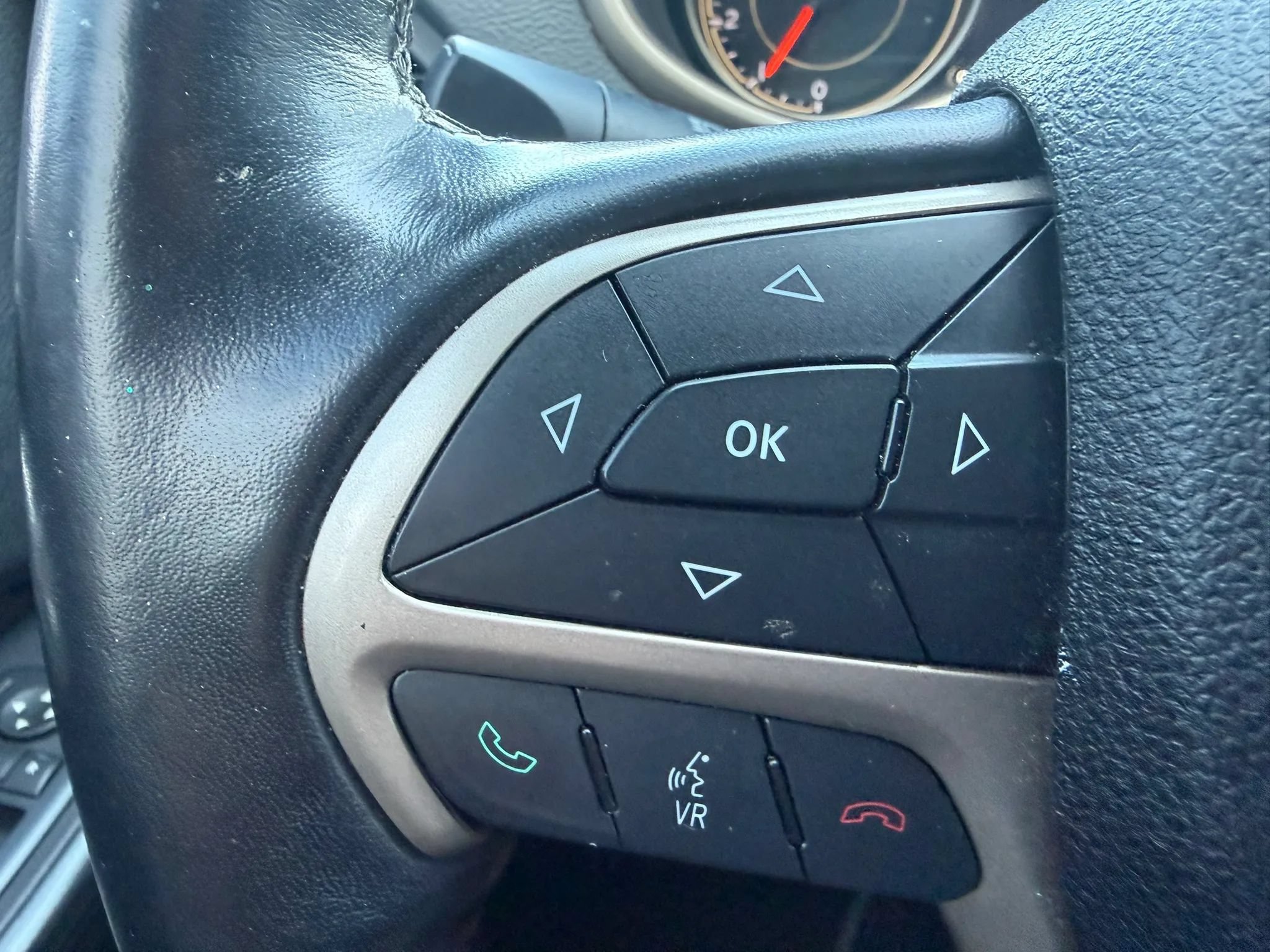 Used 2016 Jeep Cherokee Limited AWD/4WD image 28