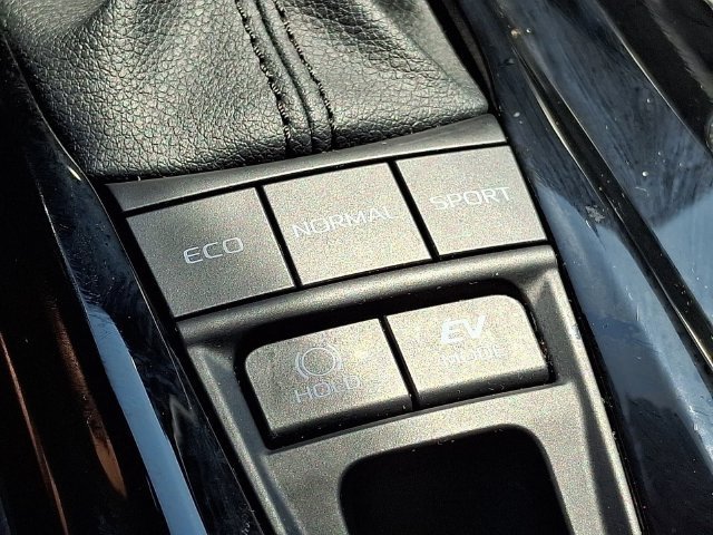Used 2025 Toyota Camry XSE FWD image 27