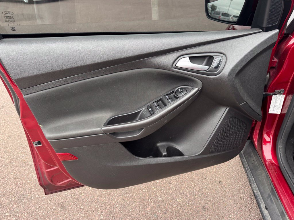 Used 2017 Ford Focus SEL w/ Cold Weather Package FWD image 11