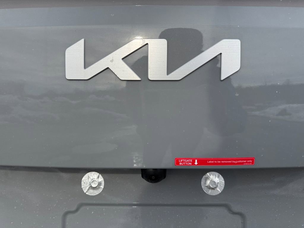 New 2026 Kia Carnival EX FWD image 17