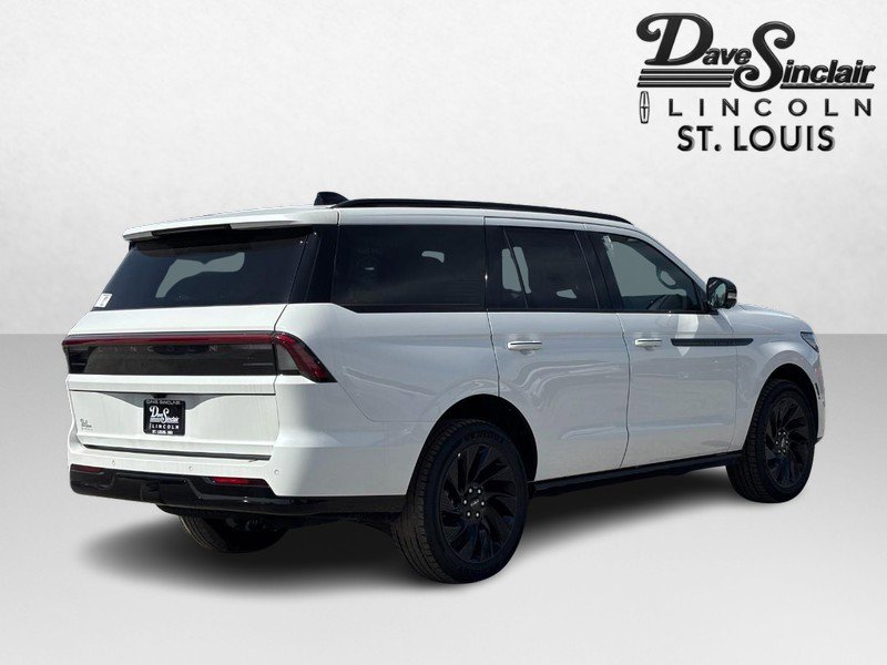 New 2026 Lincoln Navigator Reserve w/ Jet Appearance Package AWD/4WD image 3