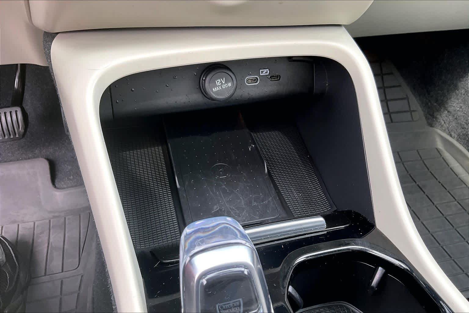 Used 2023 Volvo XC40 B5 Plus AWD/4WD image 37