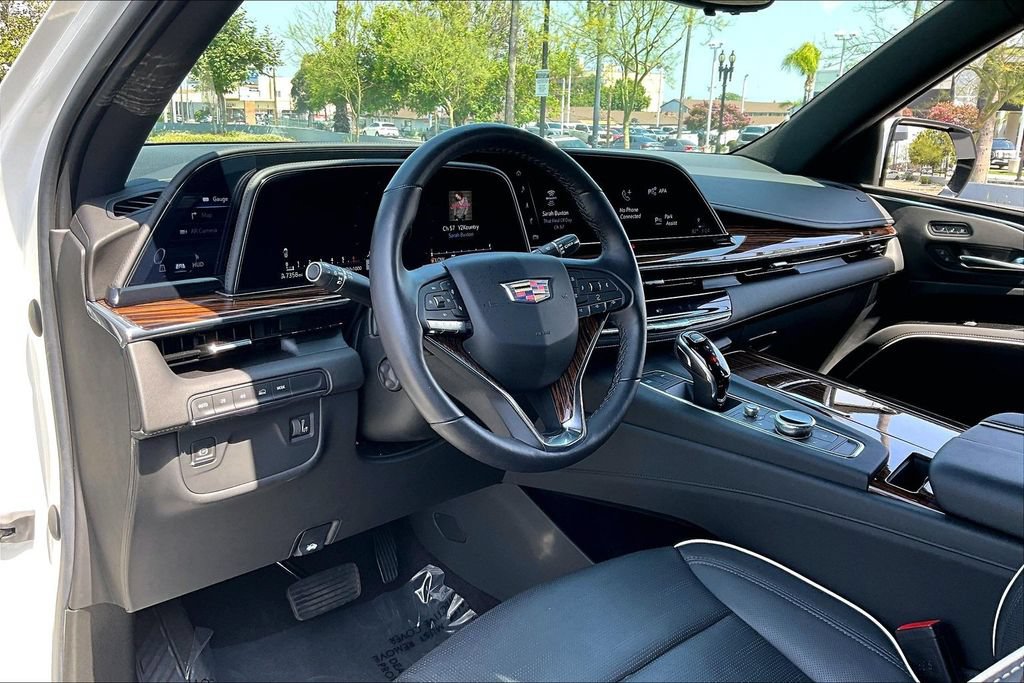Used 2021 Cadillac Escalade Premium Luxury AWD/4WD image 16