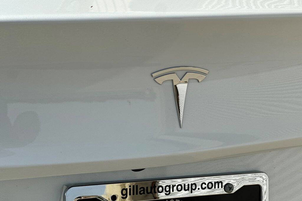 Used 2023 Tesla Model 3 Standard Range image 23