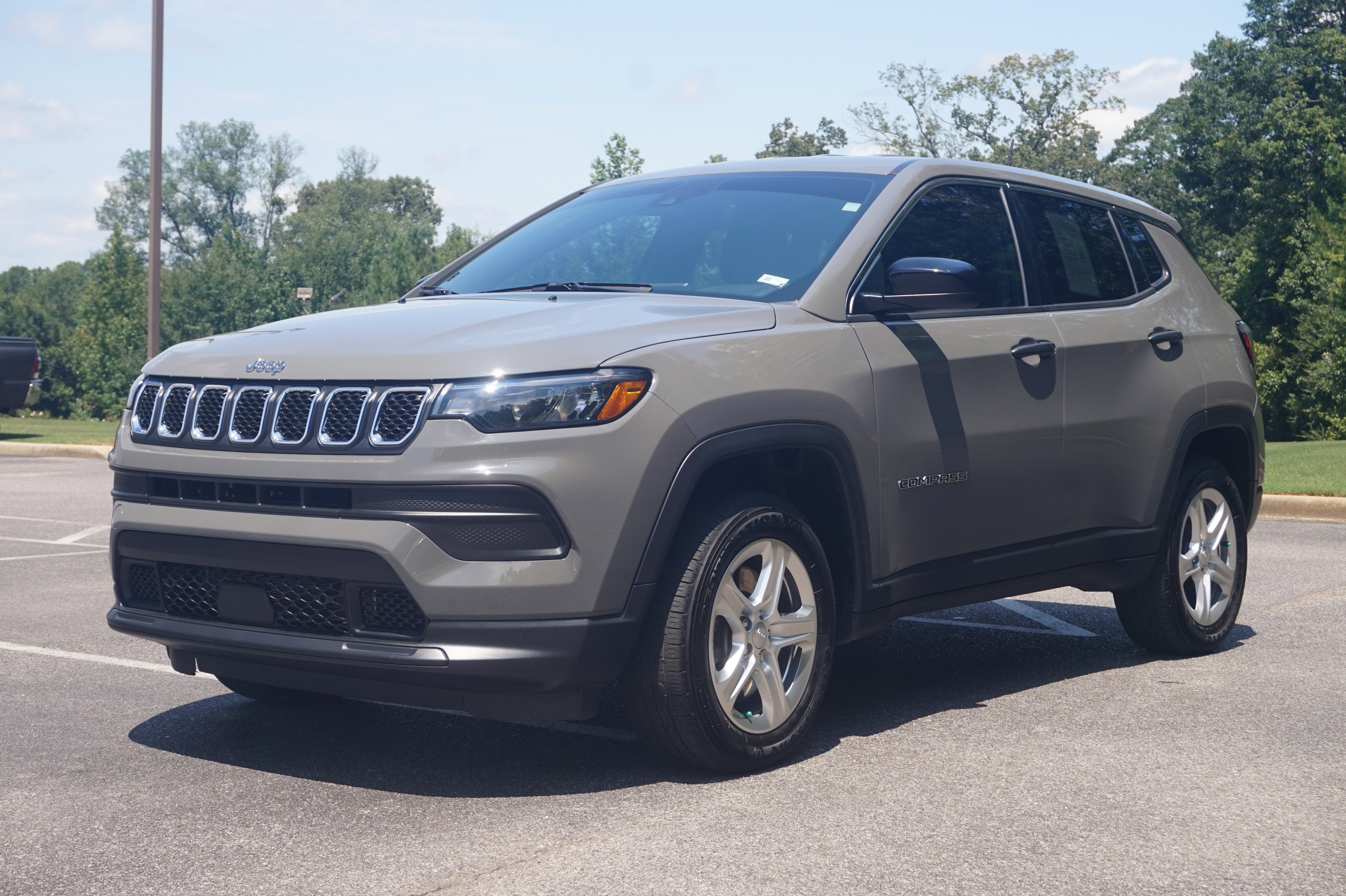 Used 2023 Jeep Compass Sport image 6