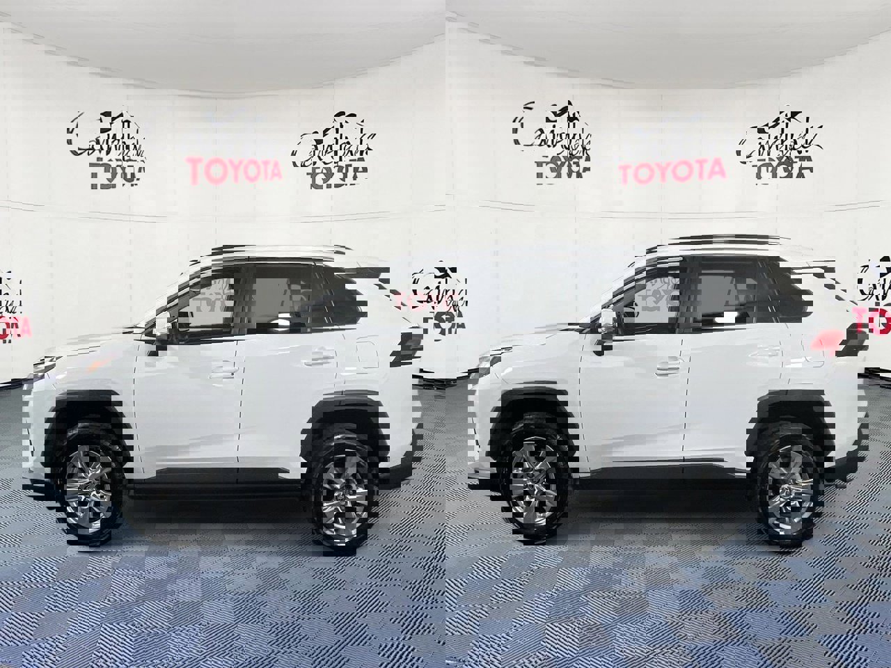 Used 2022 Toyota RAV4 XLE image 4