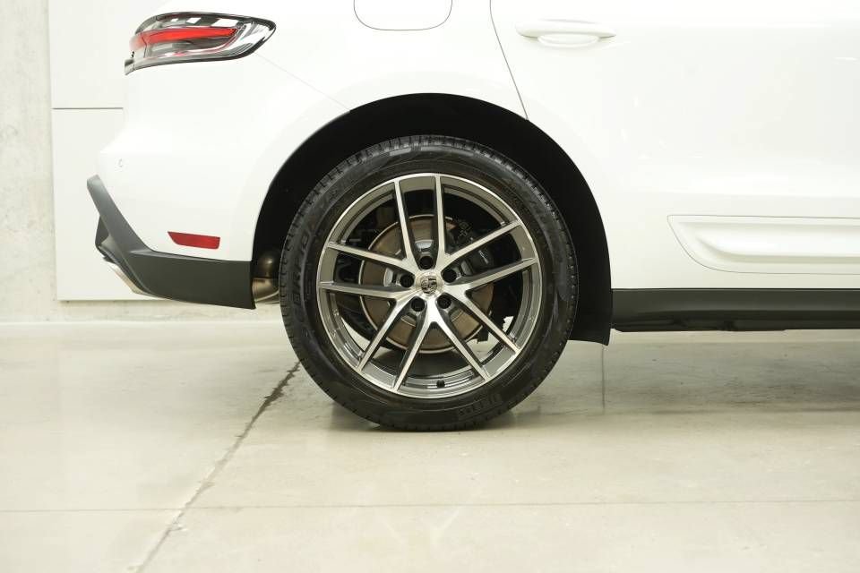 New 2026 Porsche Macan AWD/4WD image 39