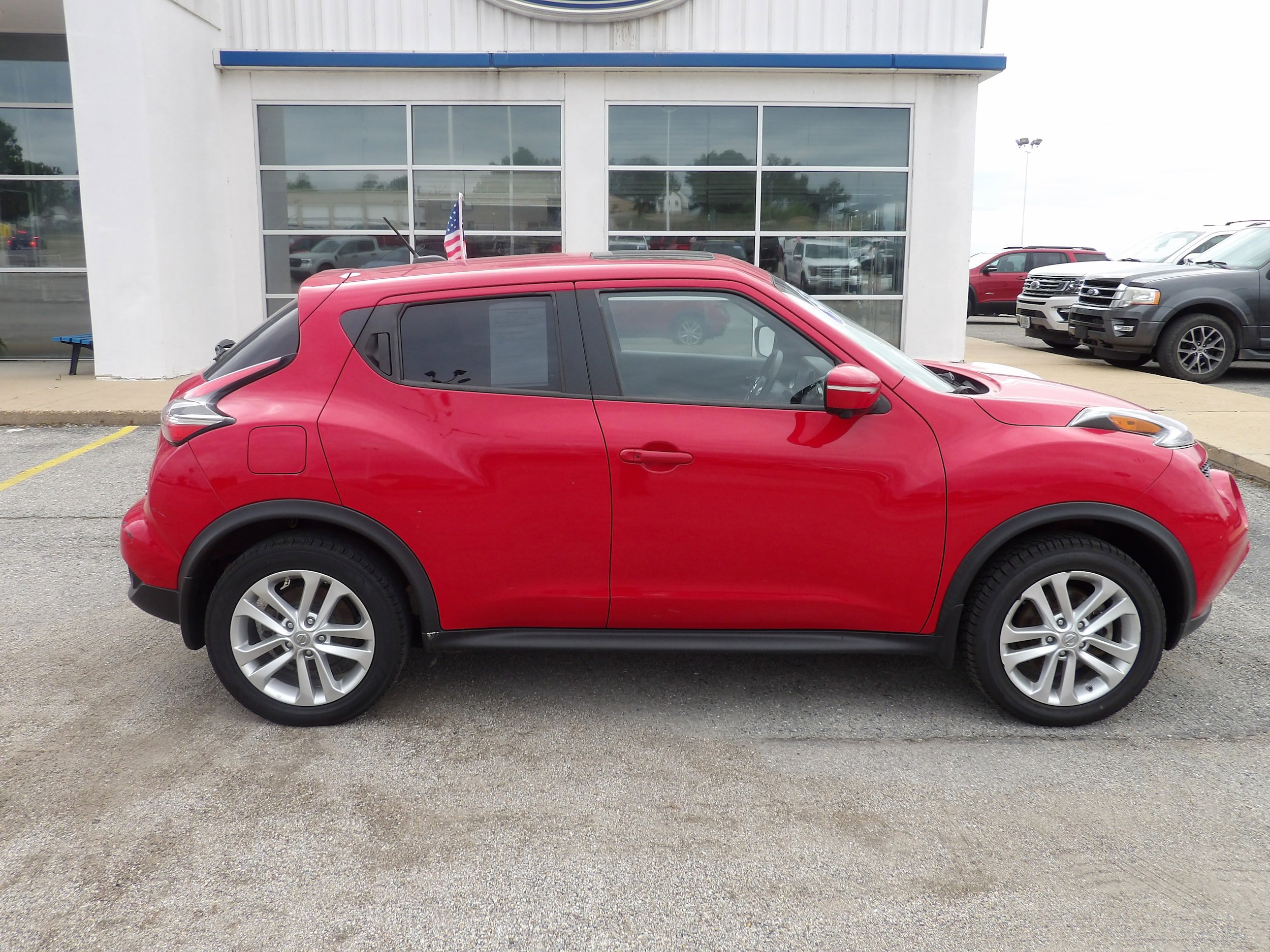 Used 2015 Nissan Juke SV w/ Technology Package AWD/4WD image 2
