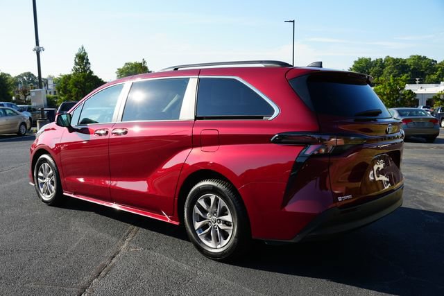 Used 2023 Toyota Sienna XLE FWD image 5