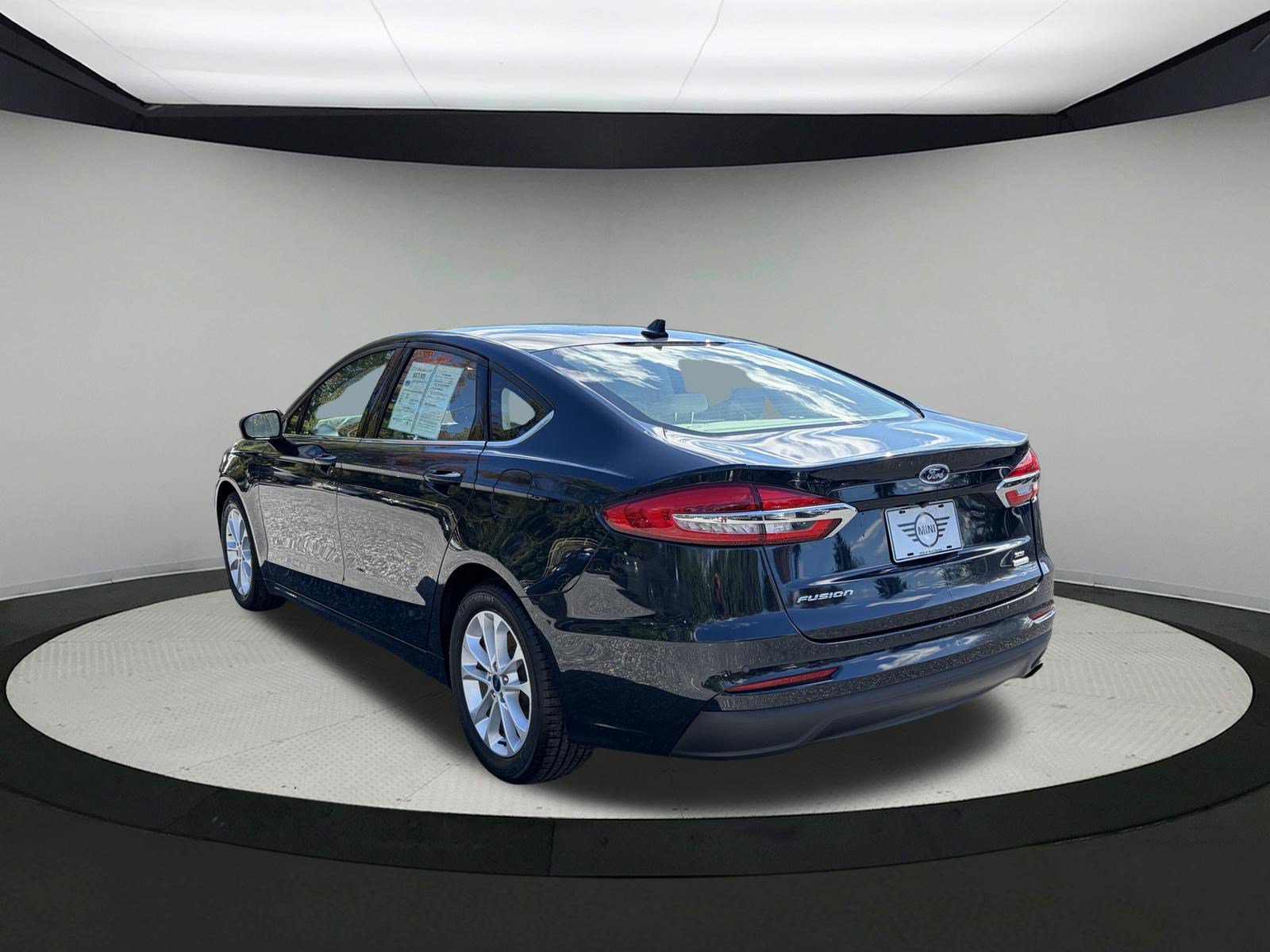 Used 2020 Ford Fusion SE FWD image 4