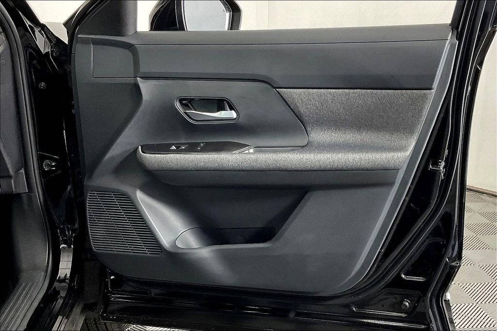 New 2026 Nissan Kicks SV w/ SV Premium Package AWD/4WD image 24