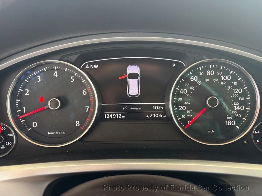 Used 2012 Volkswagen Touareg VR6 AWD/4WD image 12