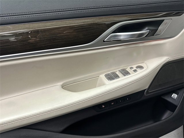 Used 2022 BMW 750i xDrive image 34