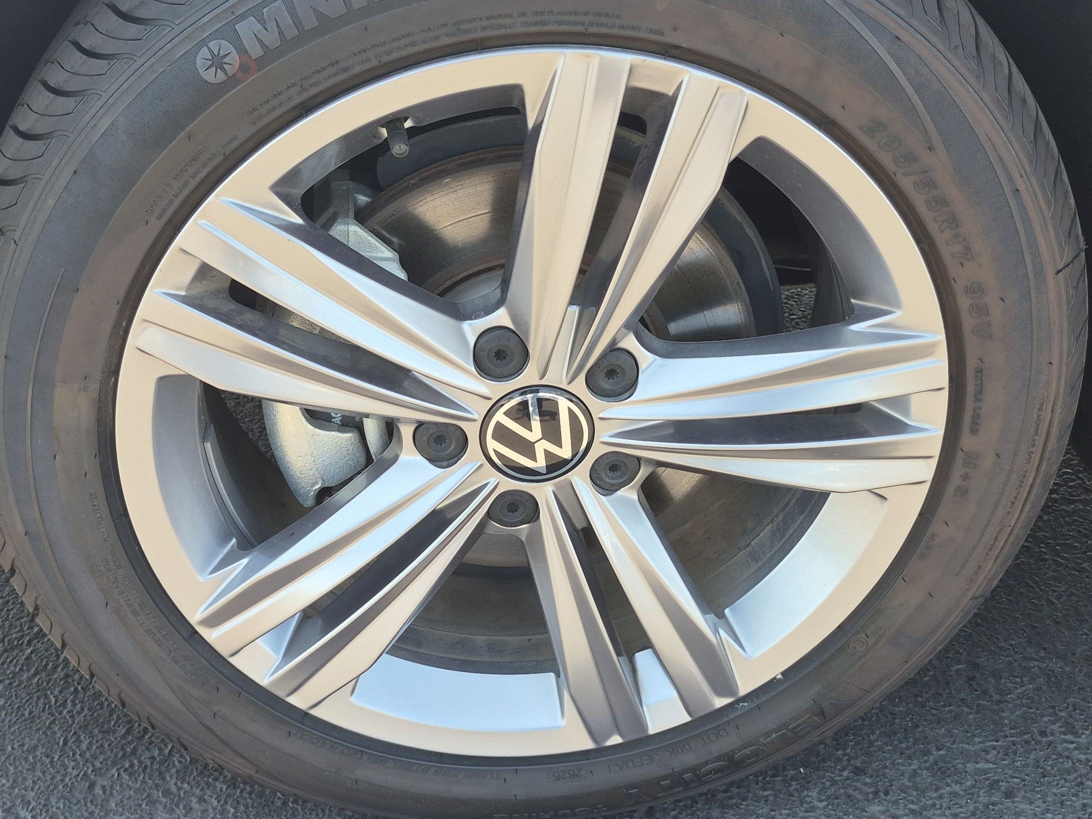 Used 2022 Volkswagen Jetta SE w/ Panoramic Sunroof Package FWD image 13
