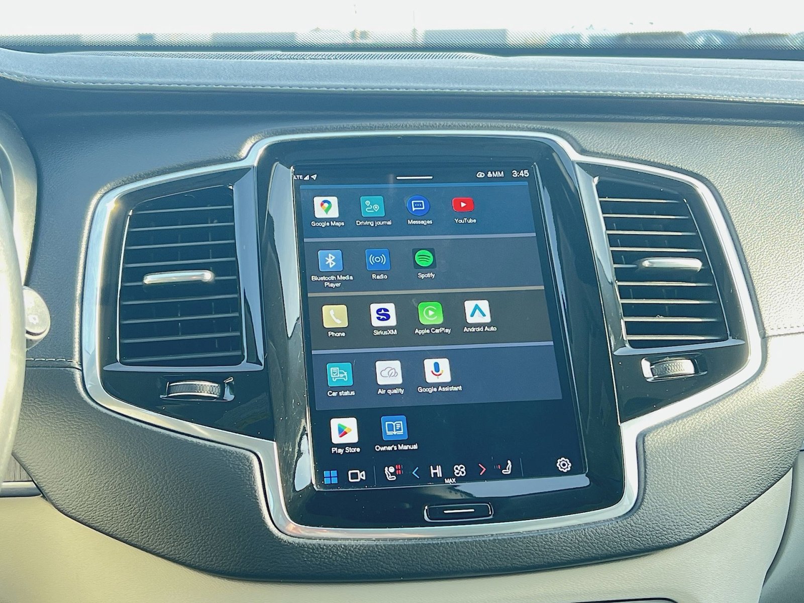 Certified 2023 Volvo XC90 B6 Ultimate w/ Protection Package image 18