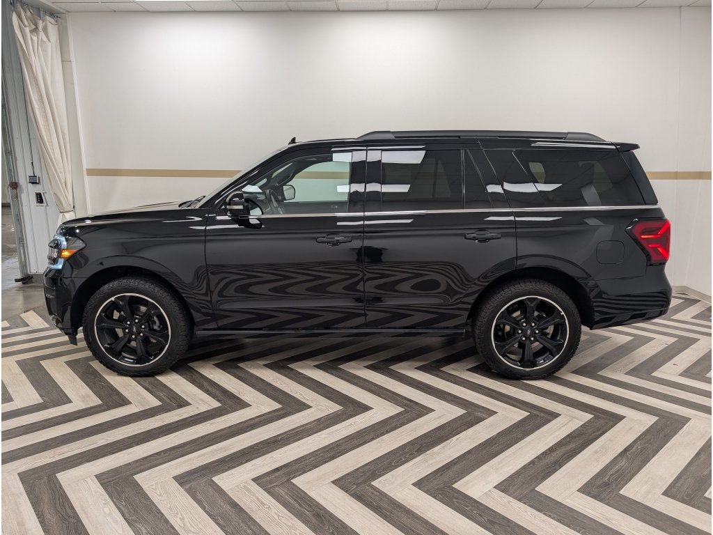 Used 2024 Ford Expedition Limited AWD/4WD image 3