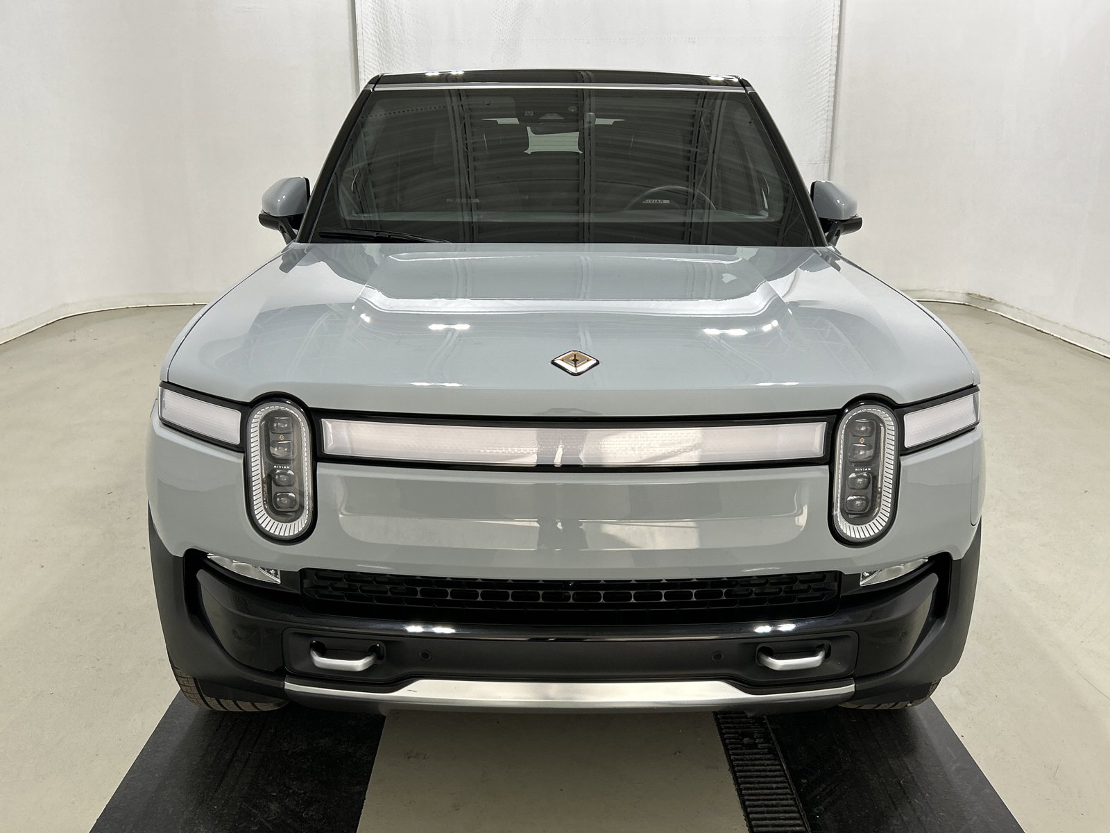 Used 2023 Rivian R1S Adventure image 8