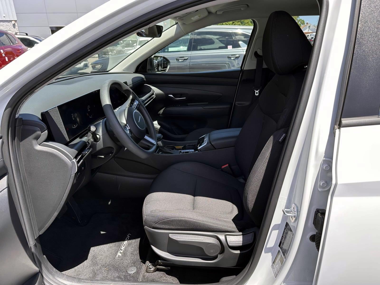 Used 2025 Hyundai Tucson SE AWD/4WD image 11