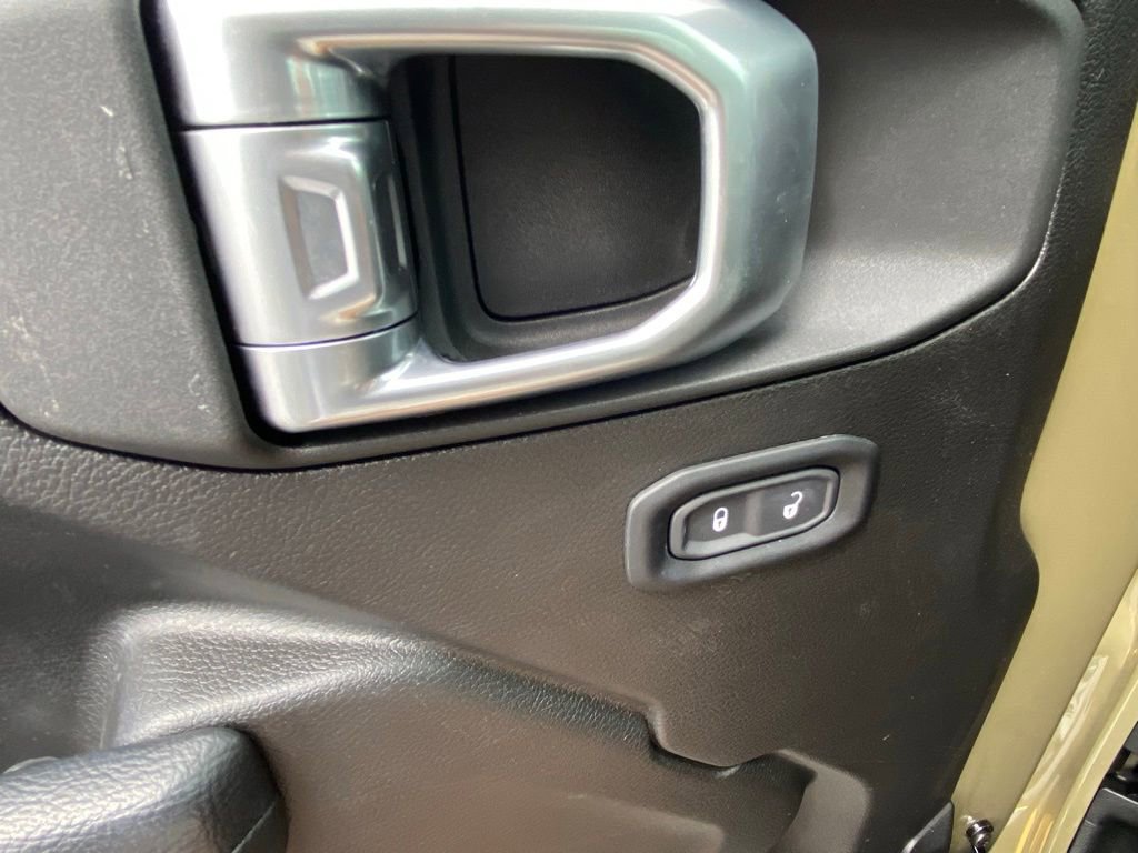 Used 2025 Jeep Wrangler Sport AWD/4WD image 17