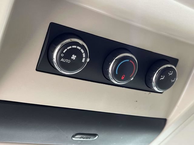 Used 2014 Chrysler Town & Country Touring FWD image 19