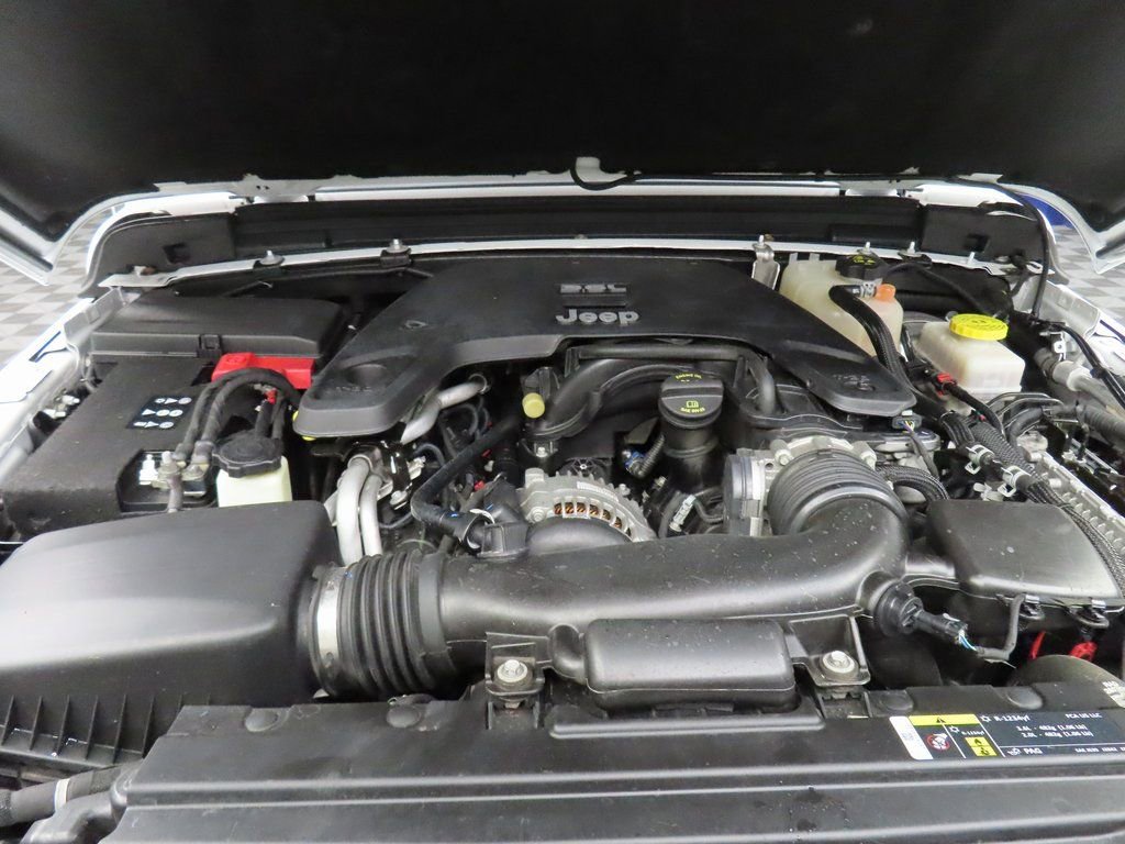 Used 2018 Jeep Wrangler Unlimited Sahara w/ Cold Weather Group image 21