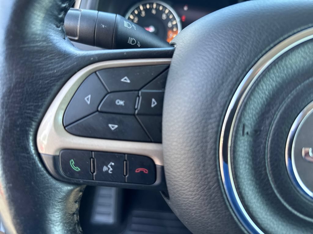 Used 2017 Jeep Renegade Latitude AWD/4WD image 19
