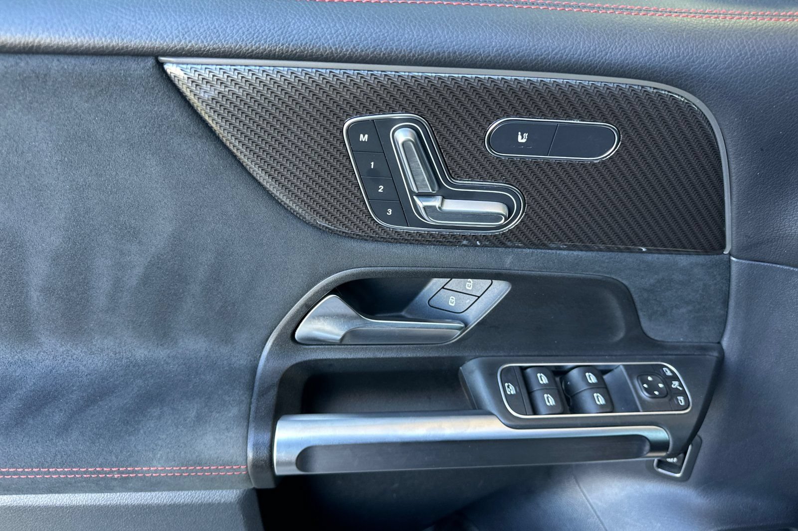 Used 2022 Mercedes-Benz GLB 250 4MATIC image 11