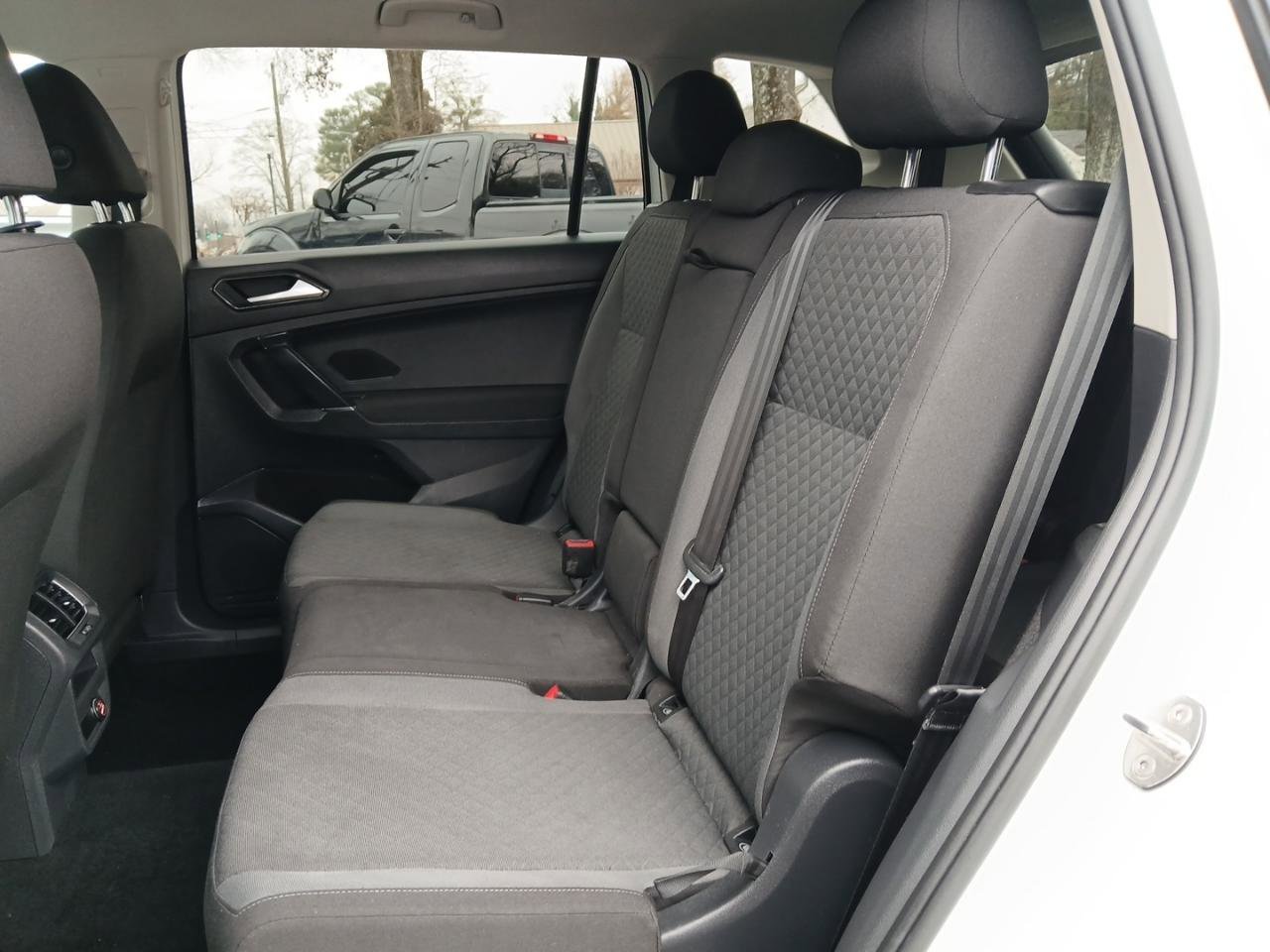 Used 2018 Volkswagen Tiguan S w/ 3rd Row Seat Package AWD/4WD image 13