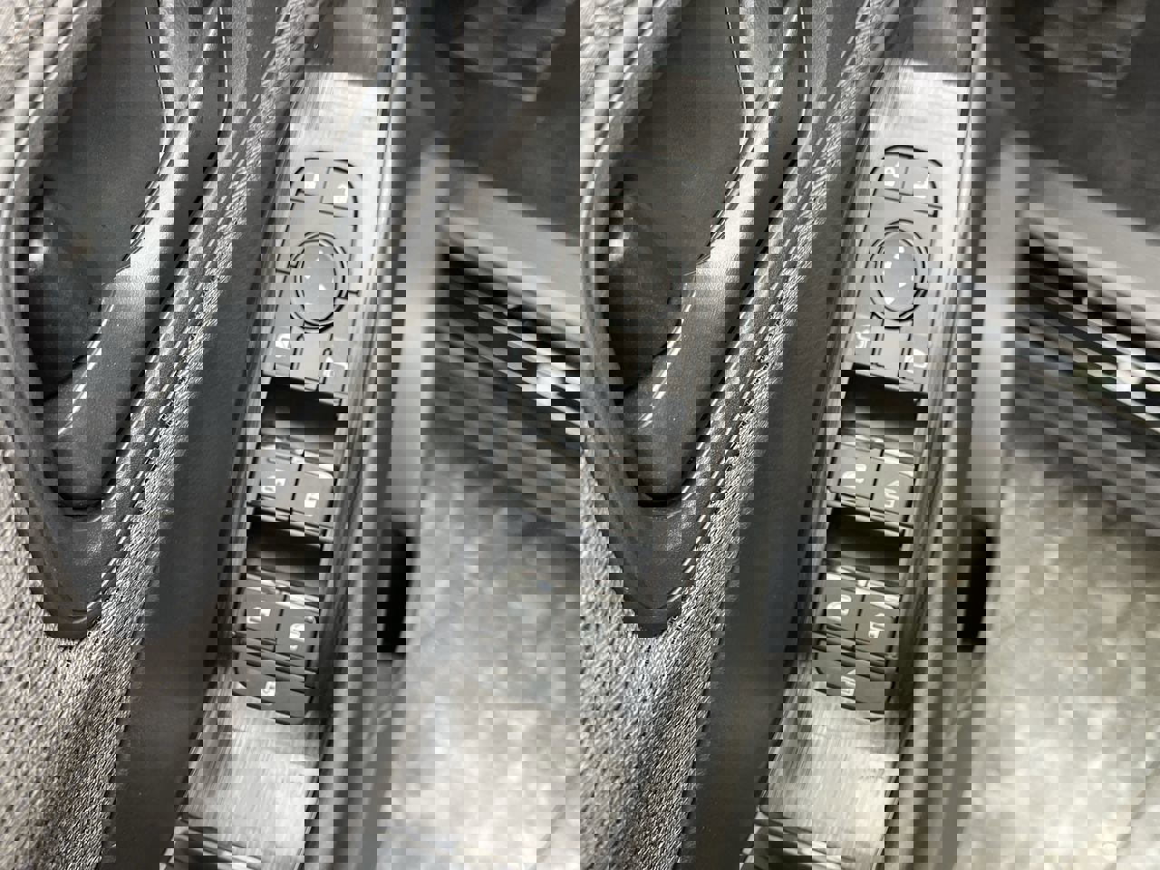 Used 2023 Nissan Rogue S image 7