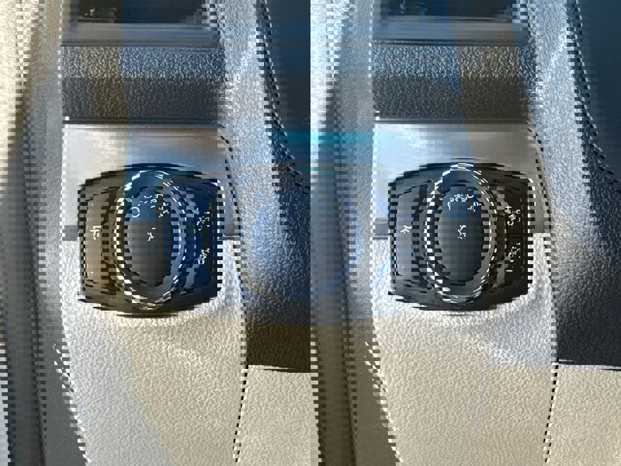 Used 2015 Ford Explorer FWD image 31