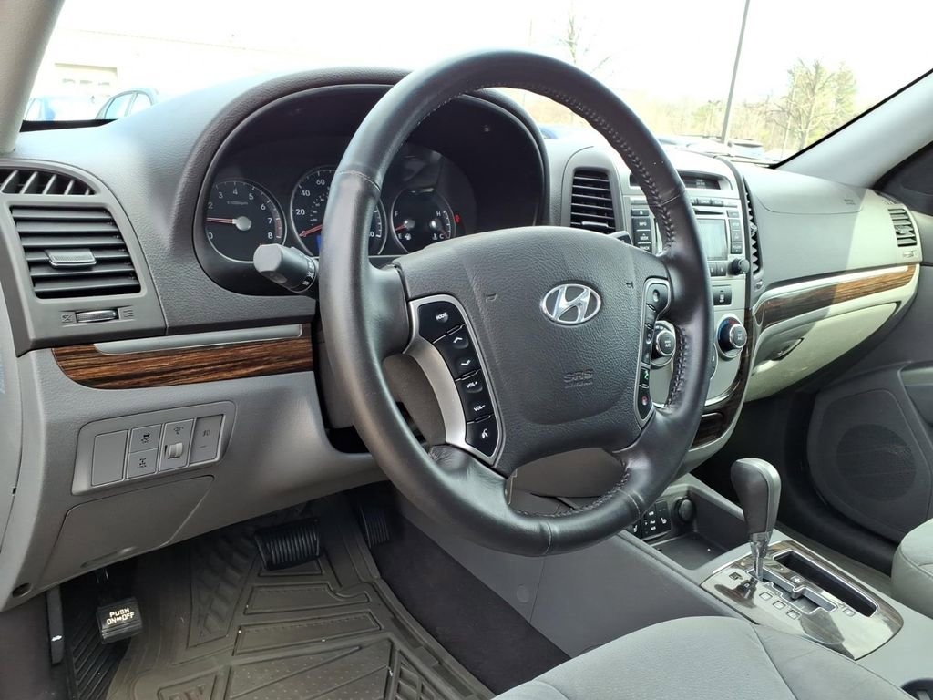 Used 2011 Hyundai Santa Fe SE image 28