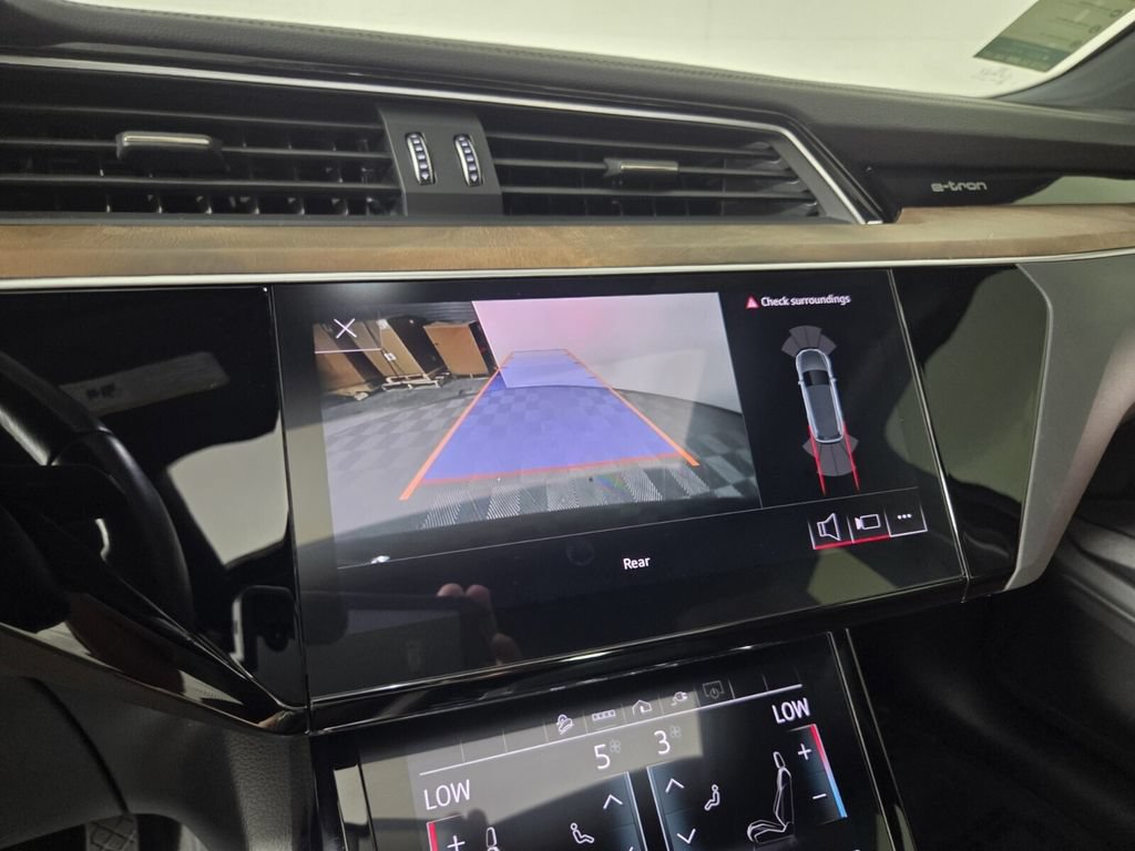 Used 2022 Audi e-tron Premium AWD/4WD image 11