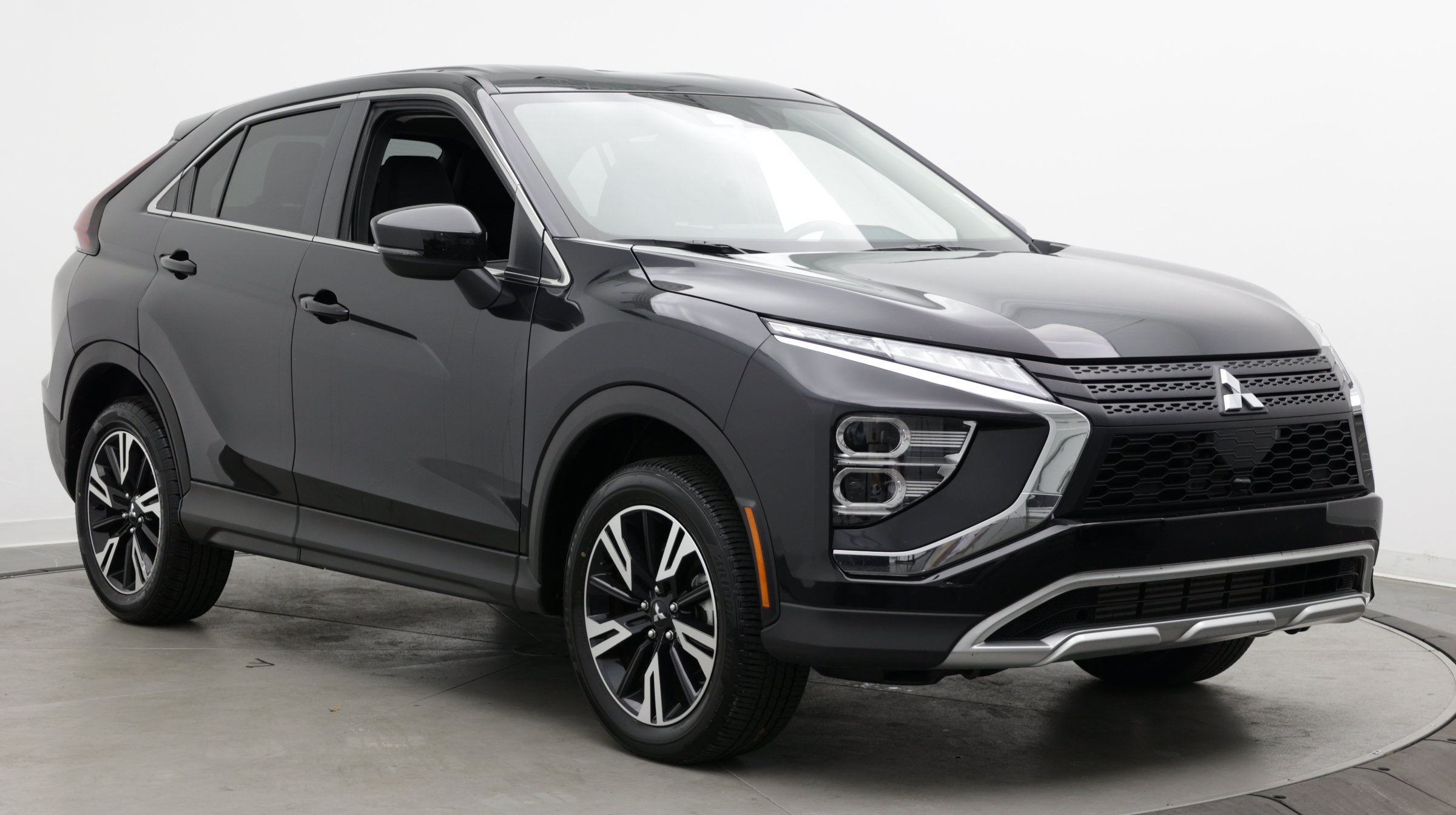 Used 2026 Mitsubishi Eclipse Cross SE AWD/4WD image 3