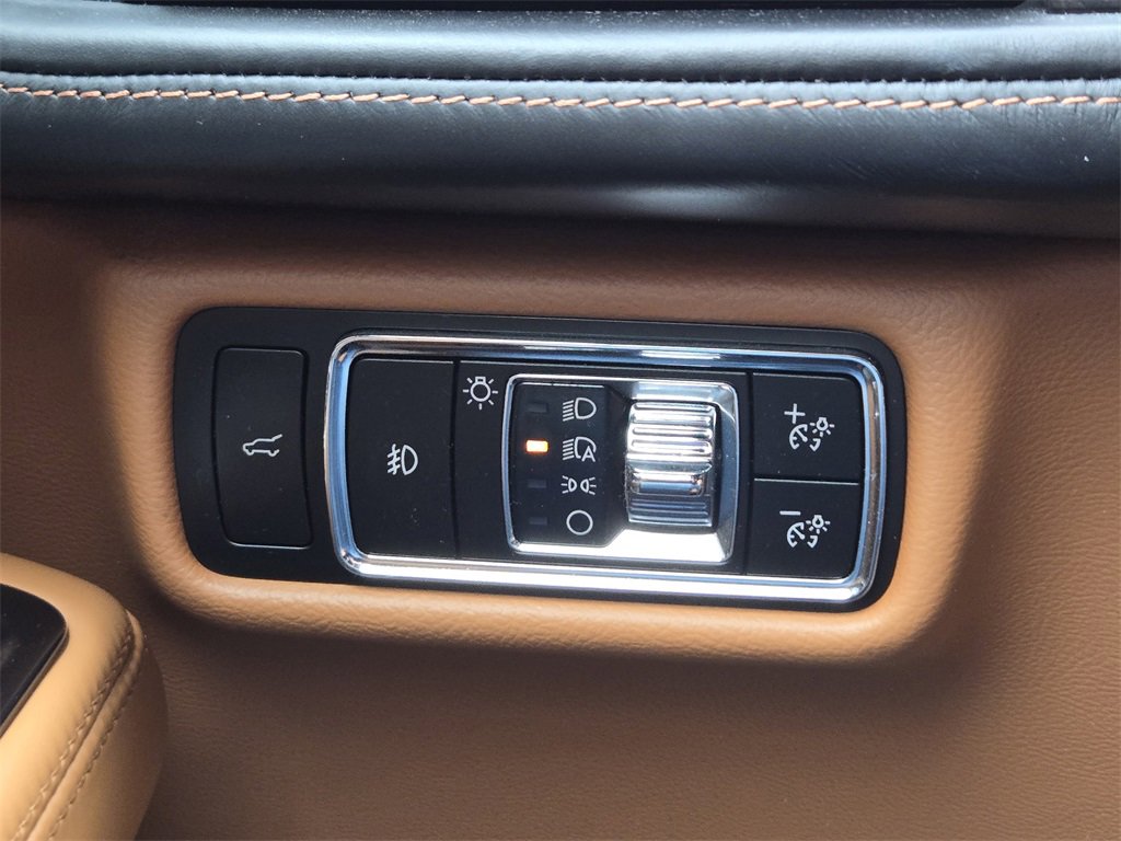 Used 2023 Lincoln Aviator Black Label w/ Class IV Trailer Tow Package image 22