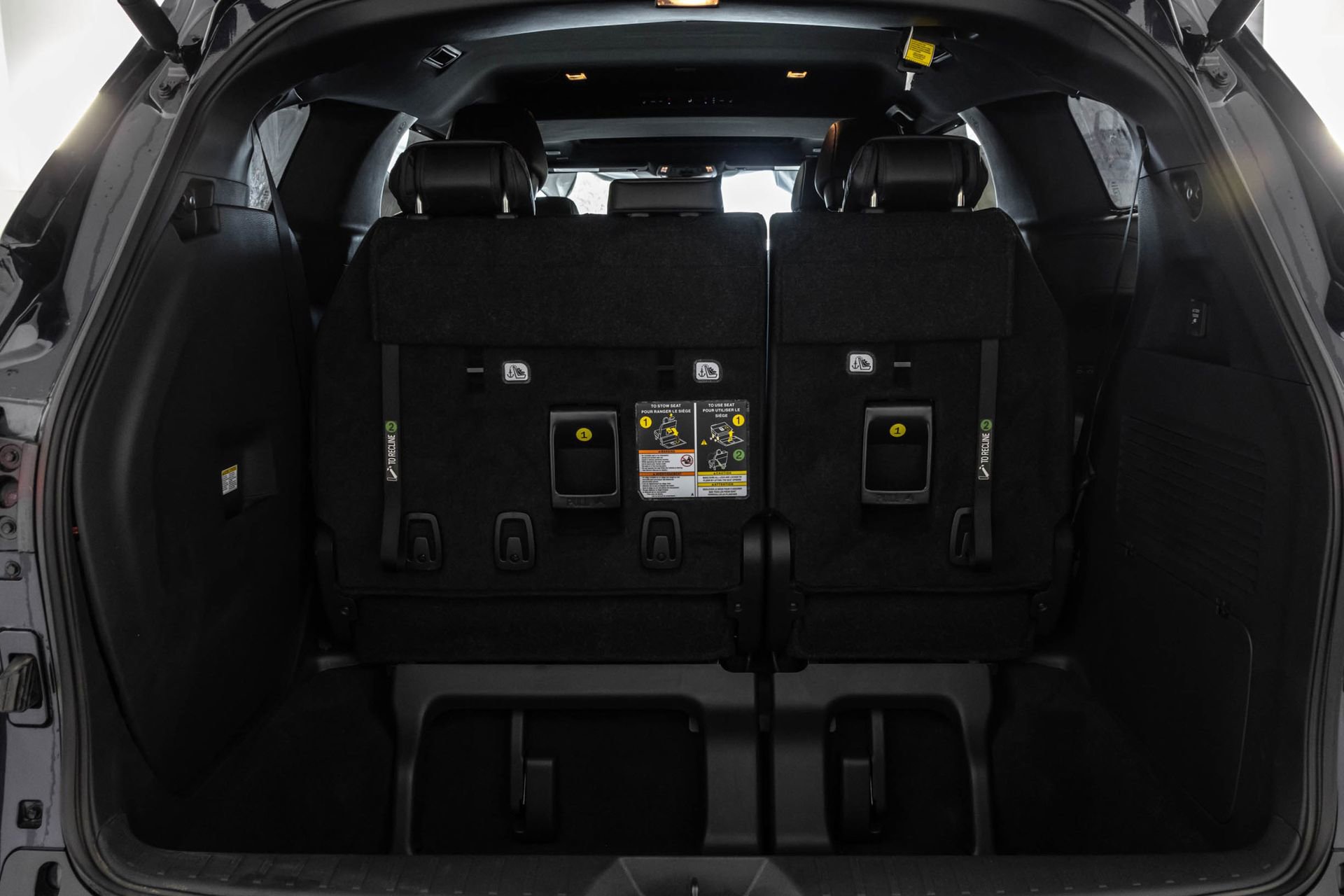 Used 2025 Toyota Sienna Platinum AWD/4WD image 40