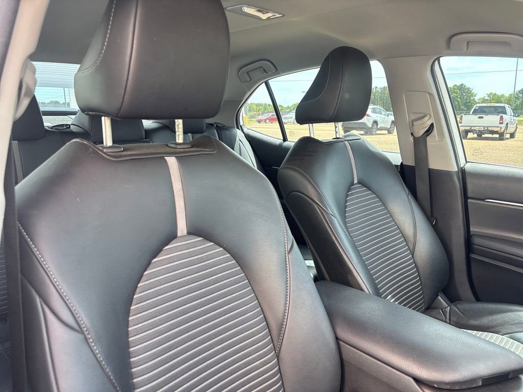 Used 2024 Toyota Camry SE image 18