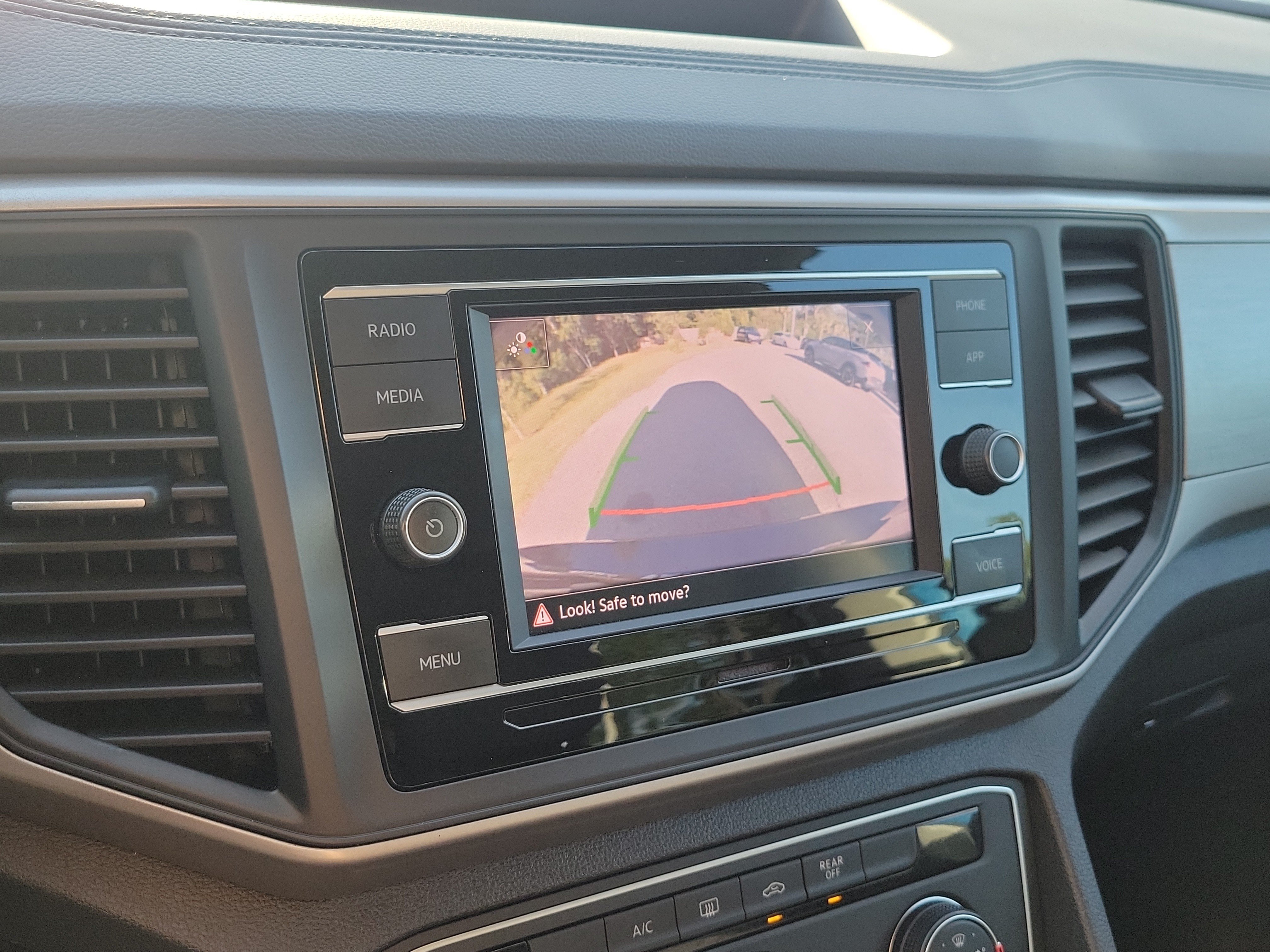 Used 2020 Volkswagen Atlas S FWD image 32