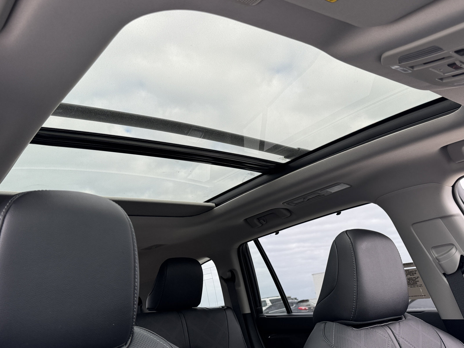 New 2026 Toyota Highlander Platinum AWD/4WD image 3