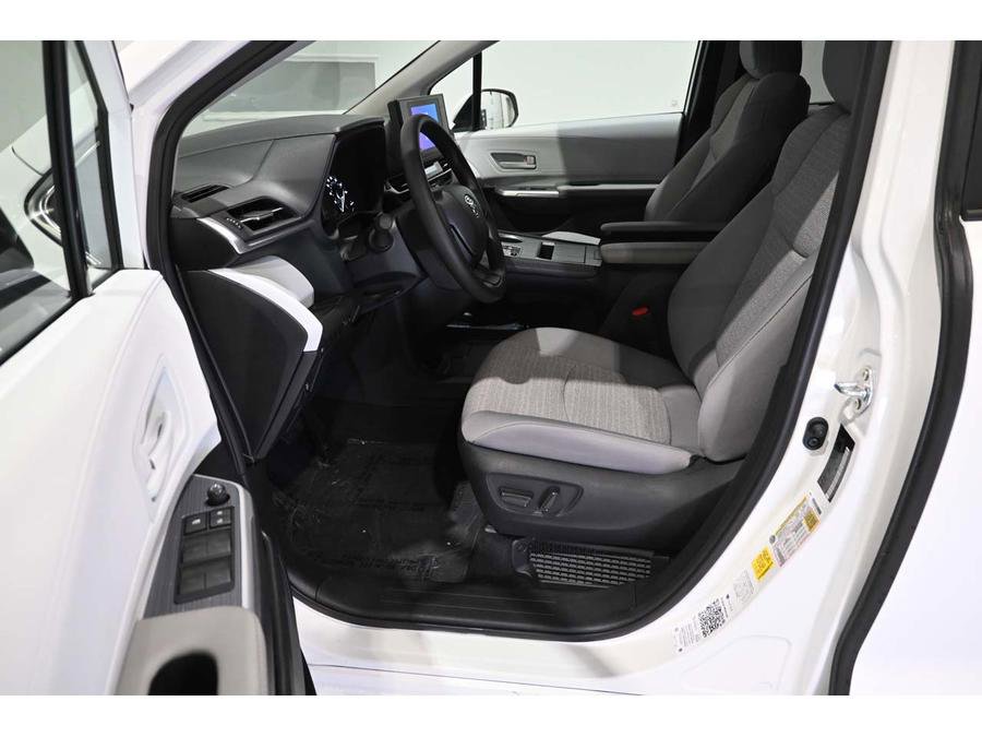 New 2025 Toyota Sienna LE image 13