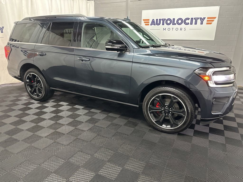 Used 2024 Ford Expedition Limited AWD/4WD image 3