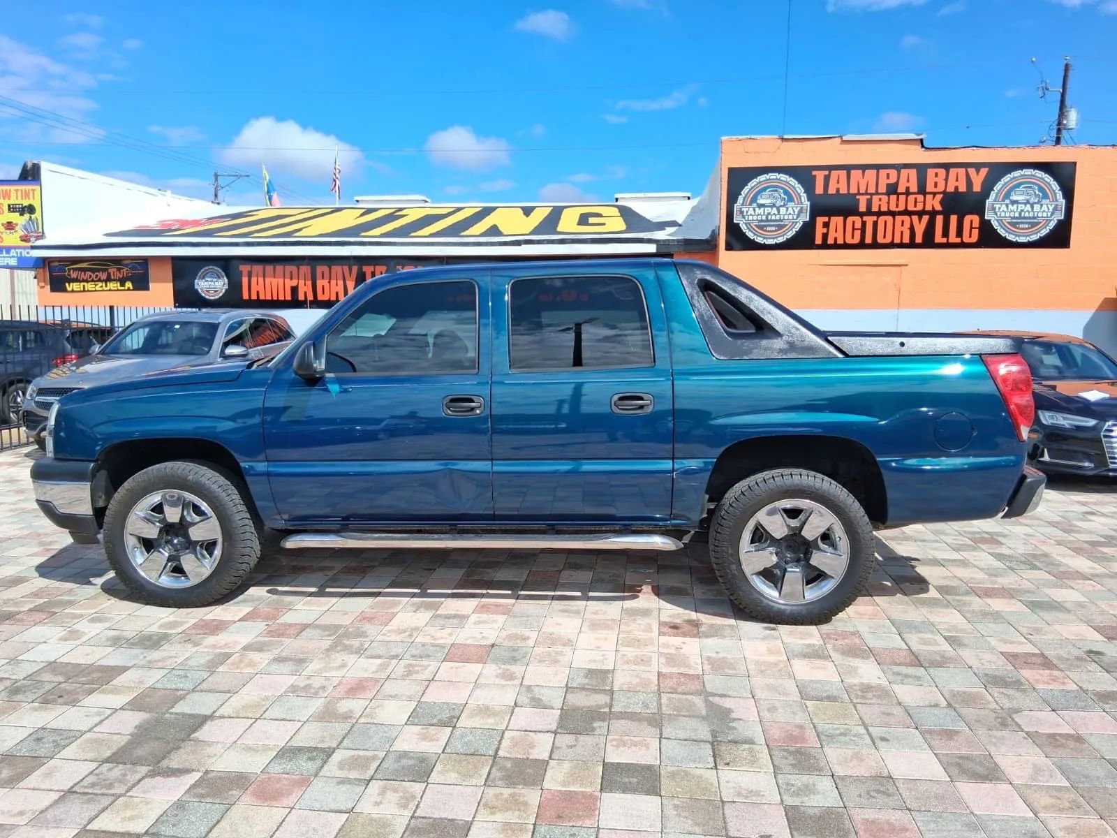Used 2004 Chevrolet Avalanche Z66 w/ Preferred Equipment Group image 4
