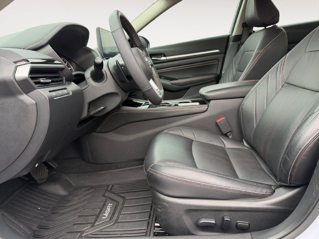 Used 2023 Nissan Altima 2.5 SR w/ SR Premium Package FWD image 6