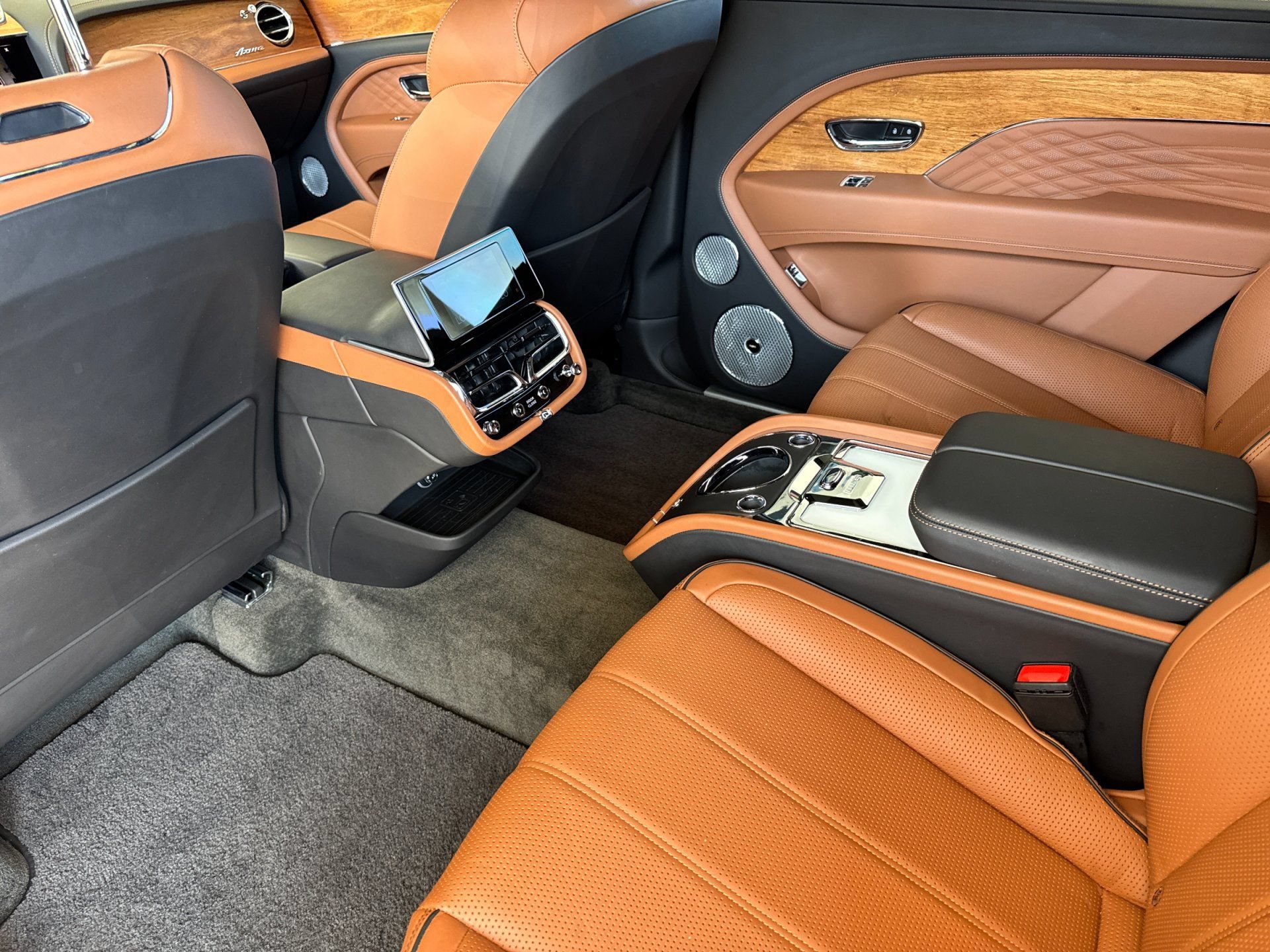 Certified 2023 Bentley Bentayga Extended Wheelbase AWD/4WD image 10