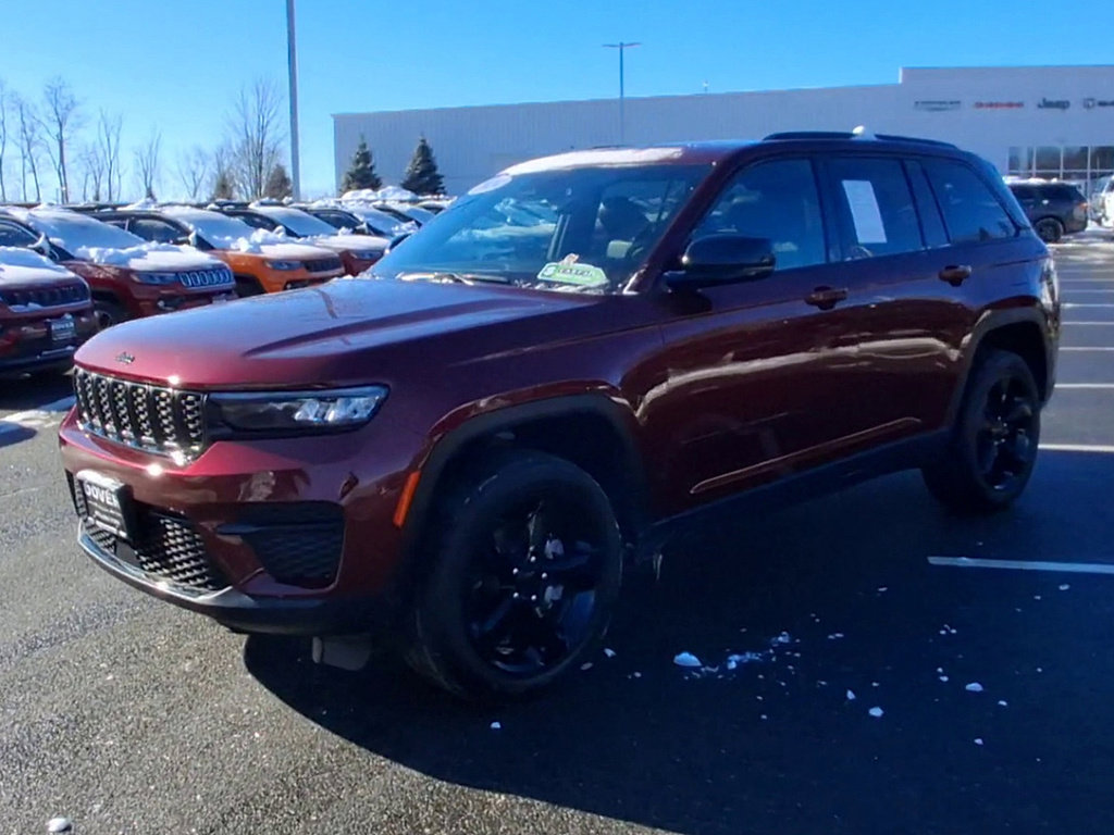 Certified 2024 Jeep Grand Cherokee Altitude image 4