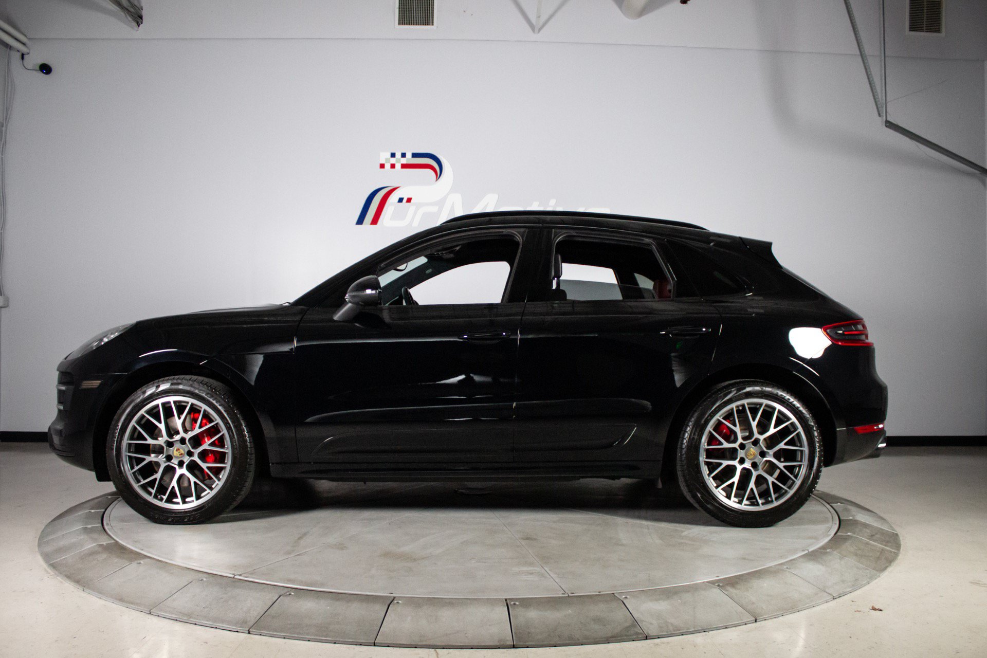 Used 2018 Porsche Macan Turbo AWD/4WD image 3