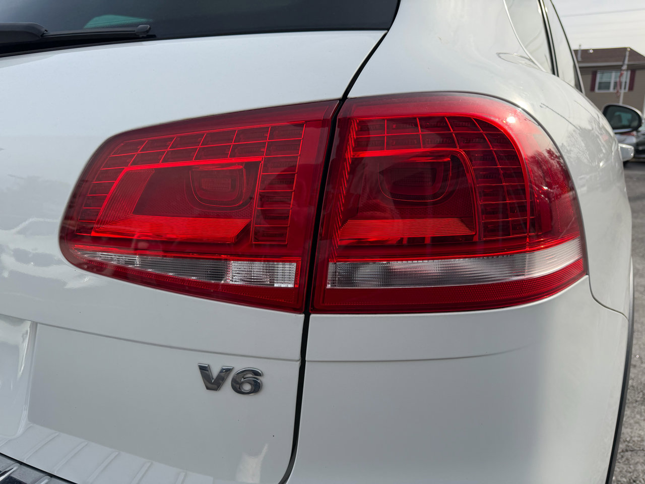 Used 2016 Volkswagen Touareg Sport image 28