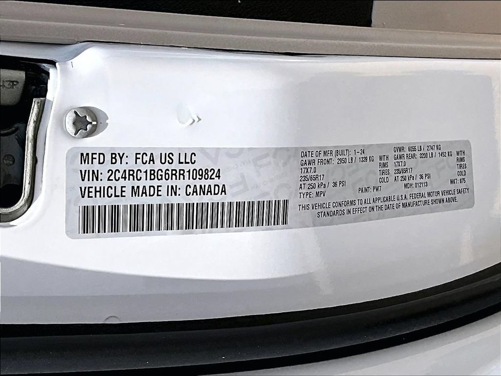 Used 2024 Chrysler Pacifica Touring-L FWD image 22